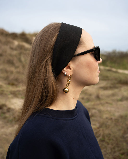 Side shot model wearing bandega headband linen black