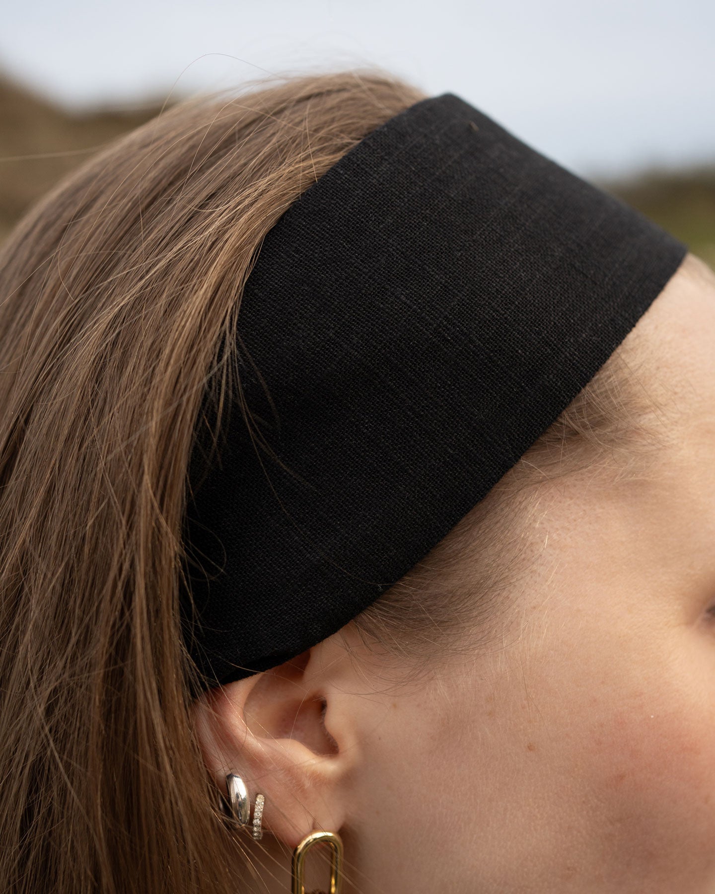 Detail shot model wearing bandega headband linen black